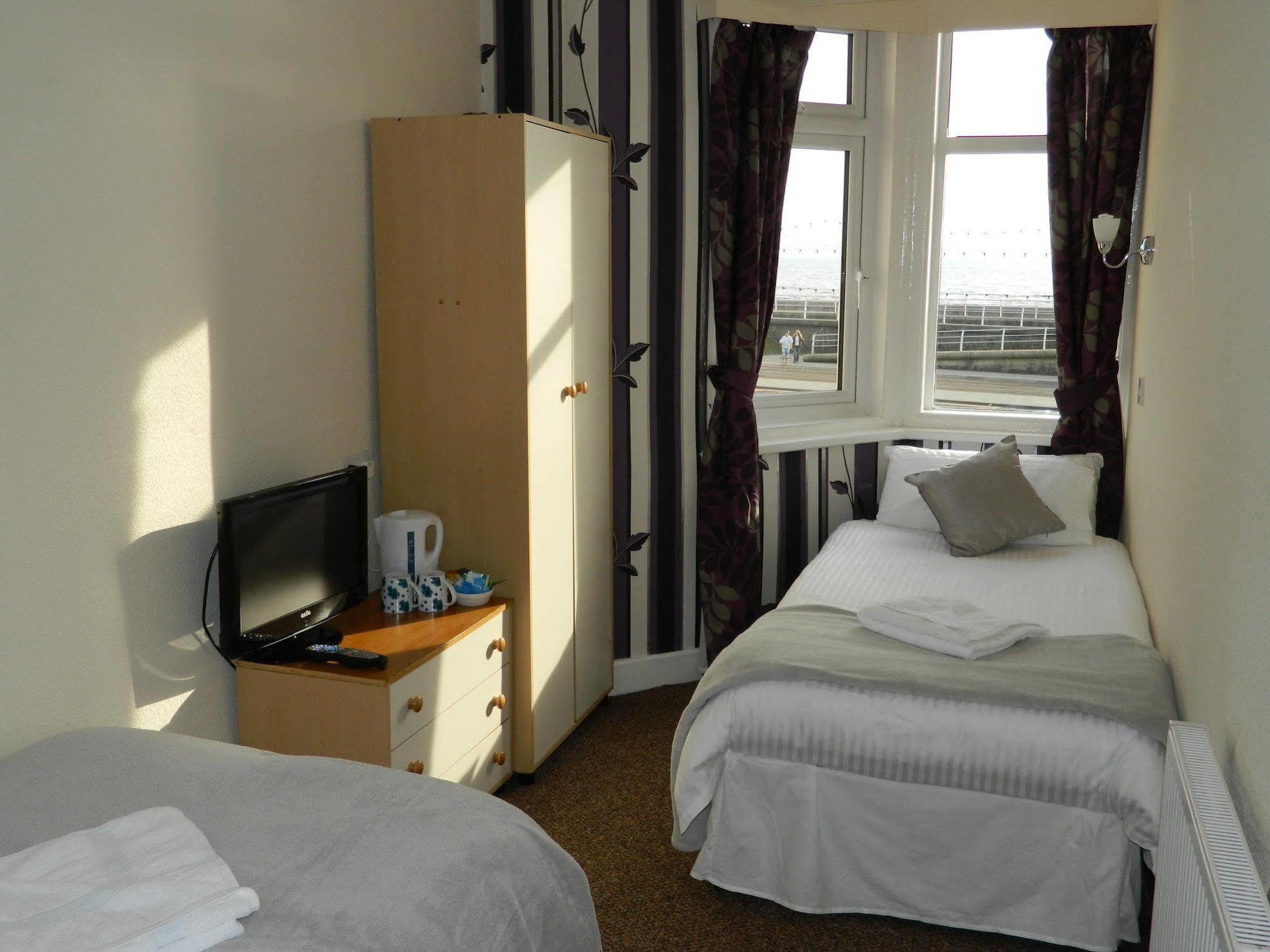 Ocean Bay Hotel Блекпул Екстериор снимка