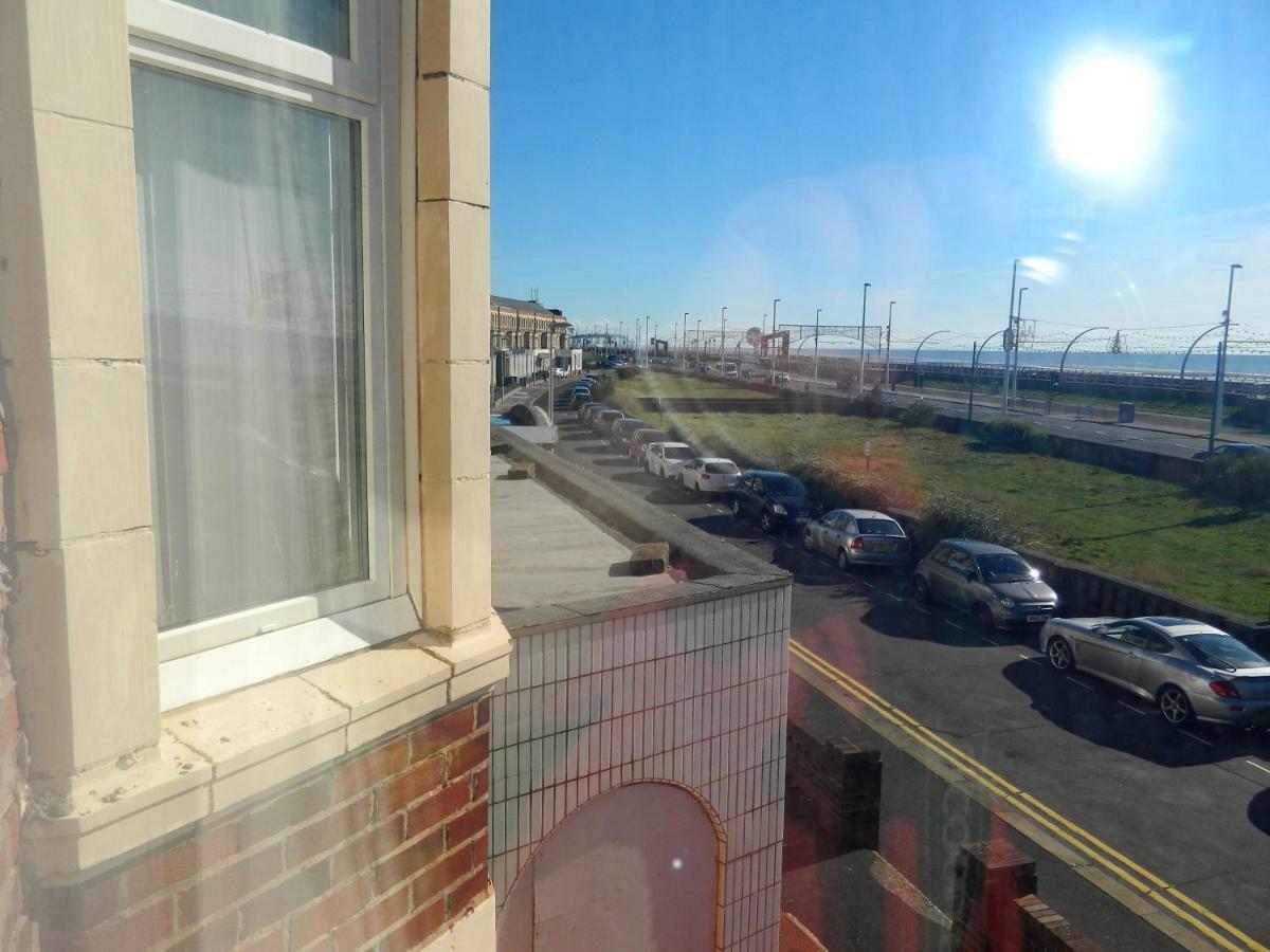 Ocean Bay Hotel Блекпул Екстериор снимка
