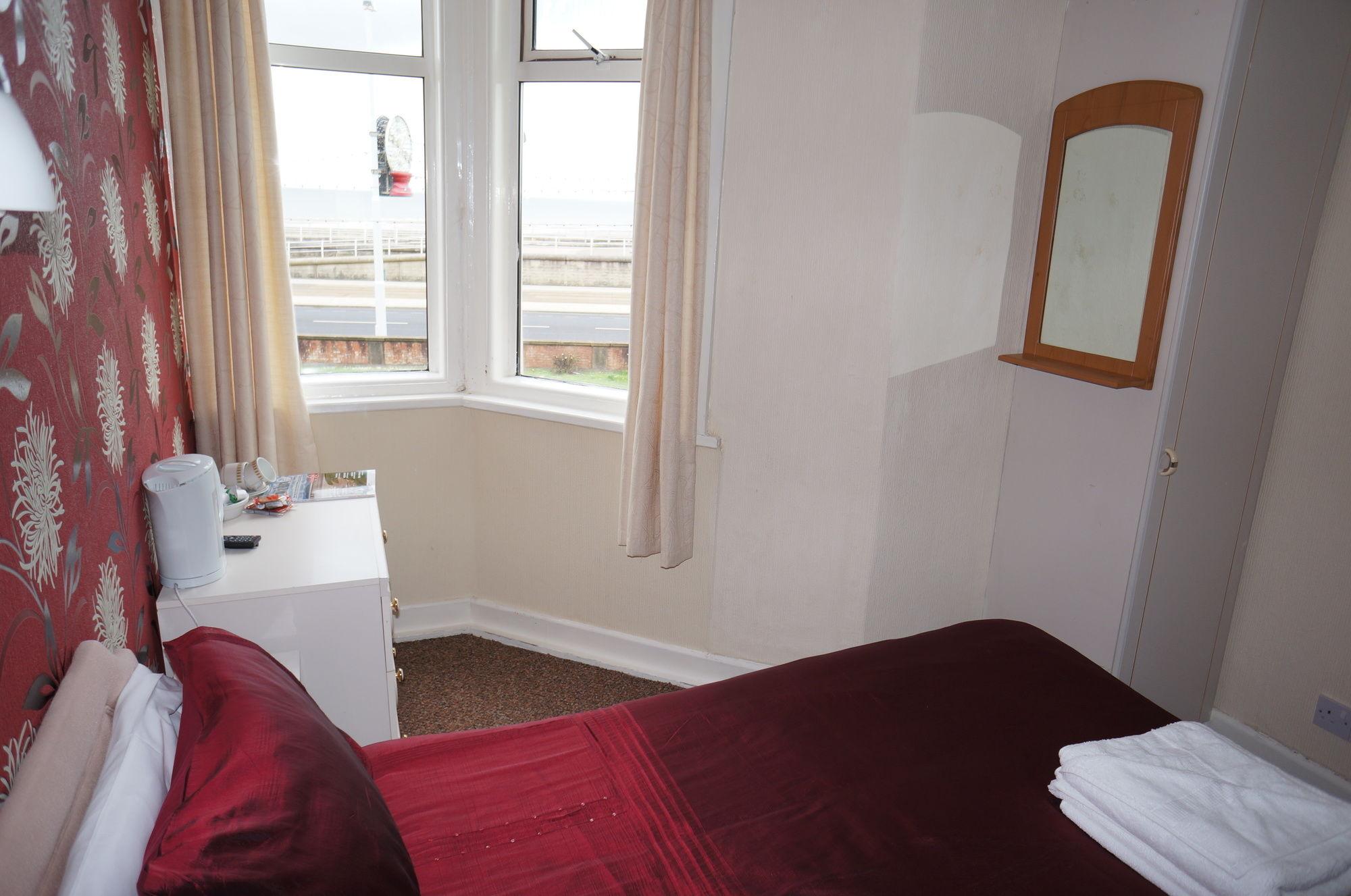 Ocean Bay Hotel Блекпул Екстериор снимка